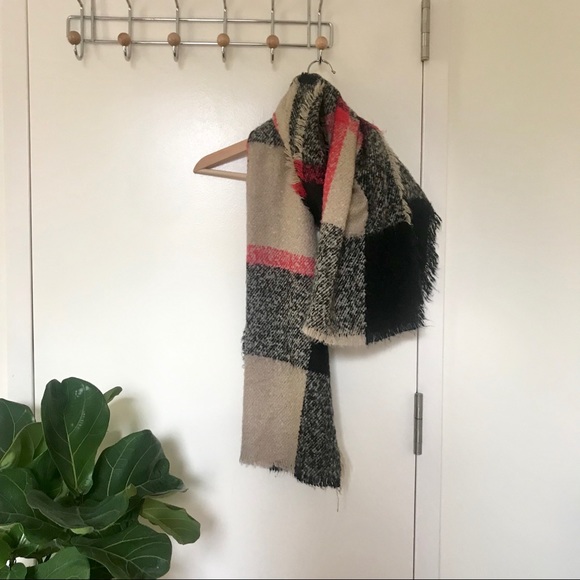 MEG large checked wool scarf/shawl - Picture 2 of 3